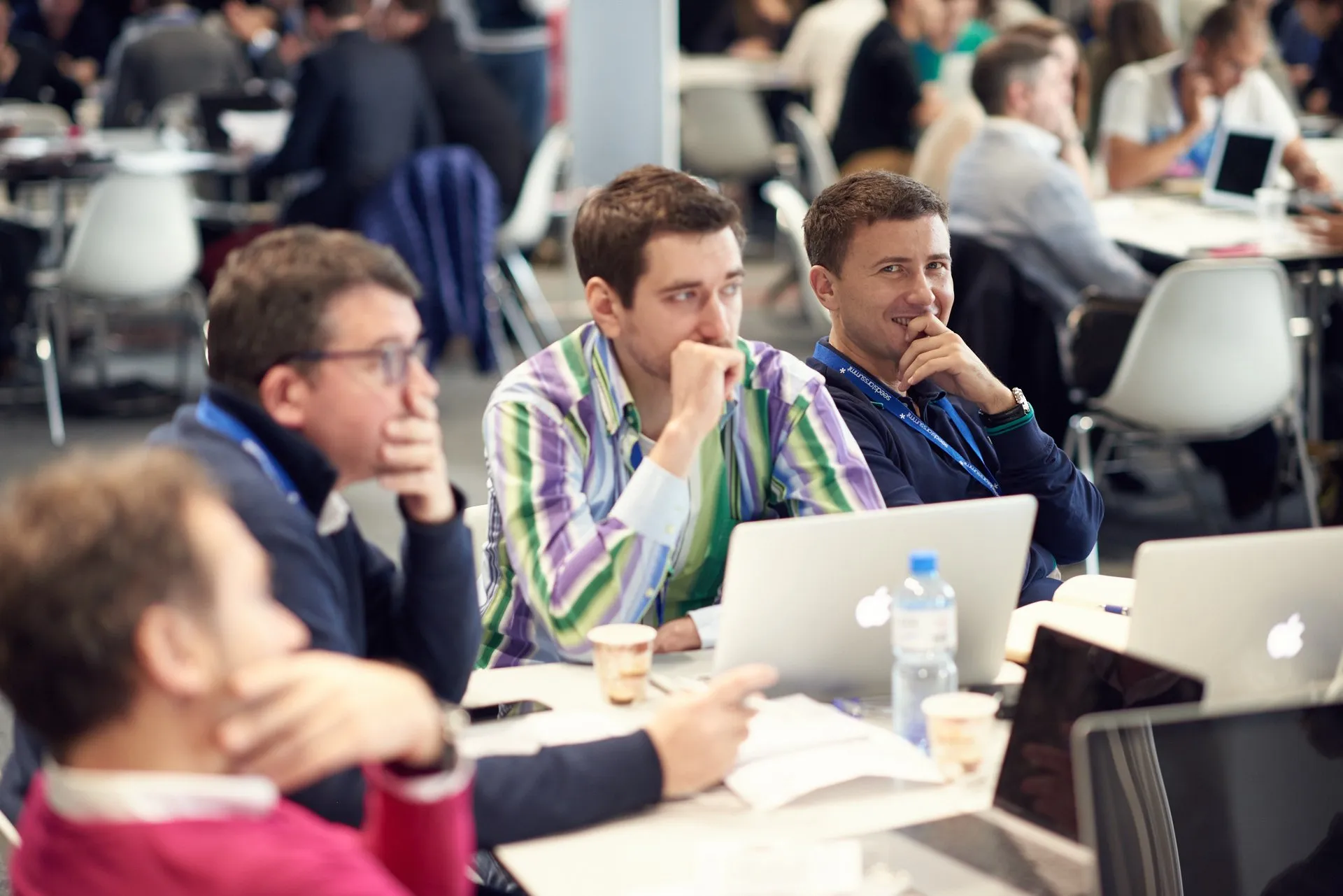 Réunion de plusieurs start-ups