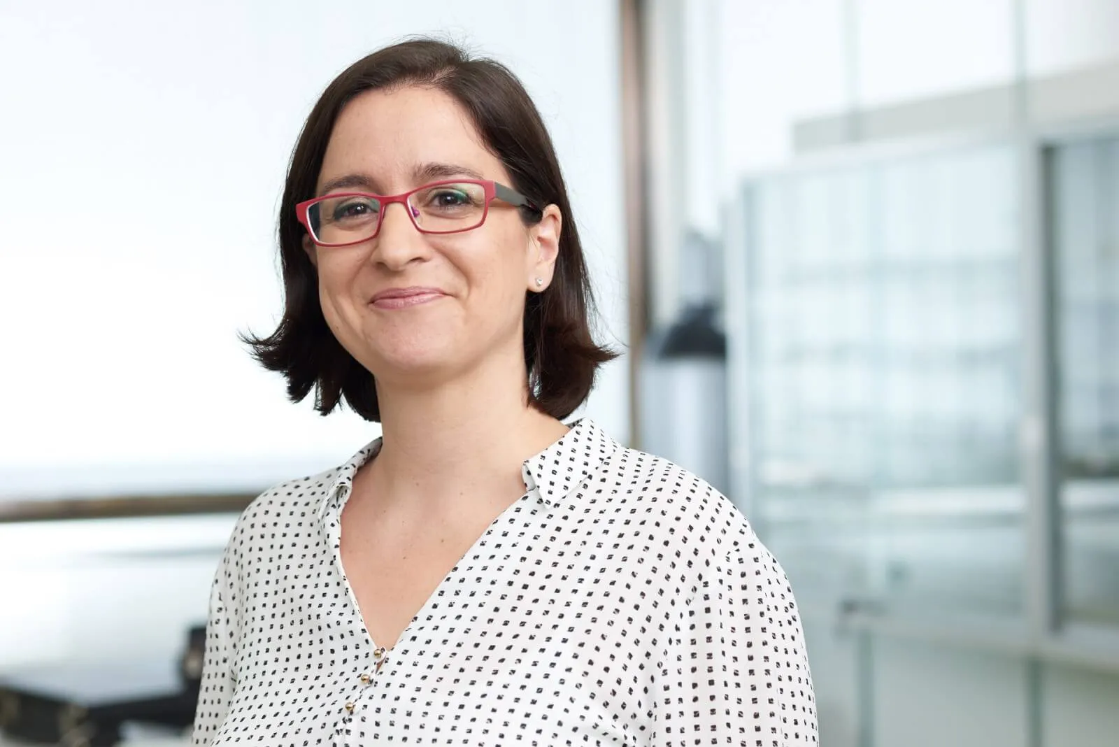 Image d'une chercheuse de l'ETHZ sur fond simple