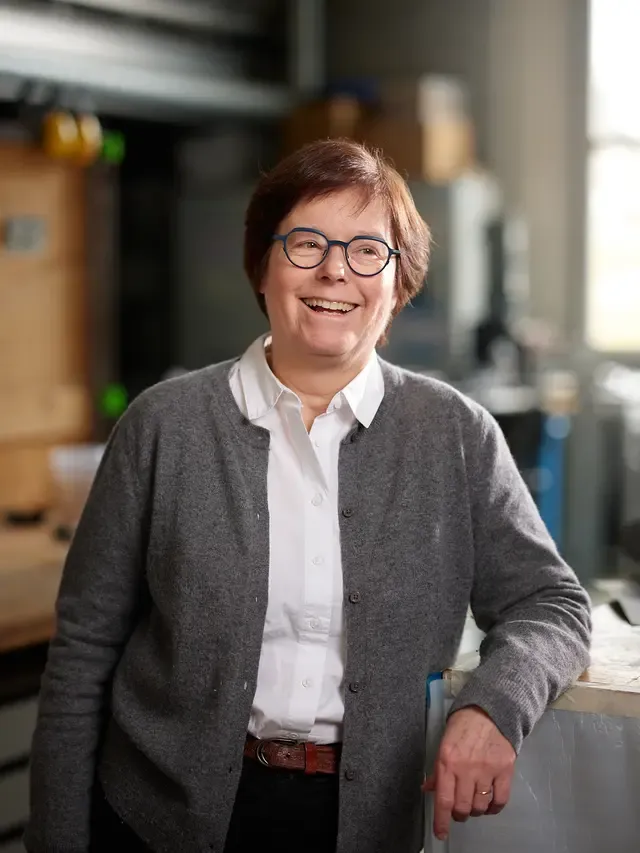 Portrait Professeur Véronique Michaud dans son laboratoire EPFL Lausanne